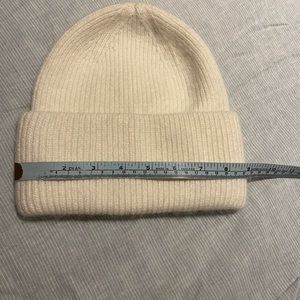 White toque - all natural fibre - soft mohair or angora EUC